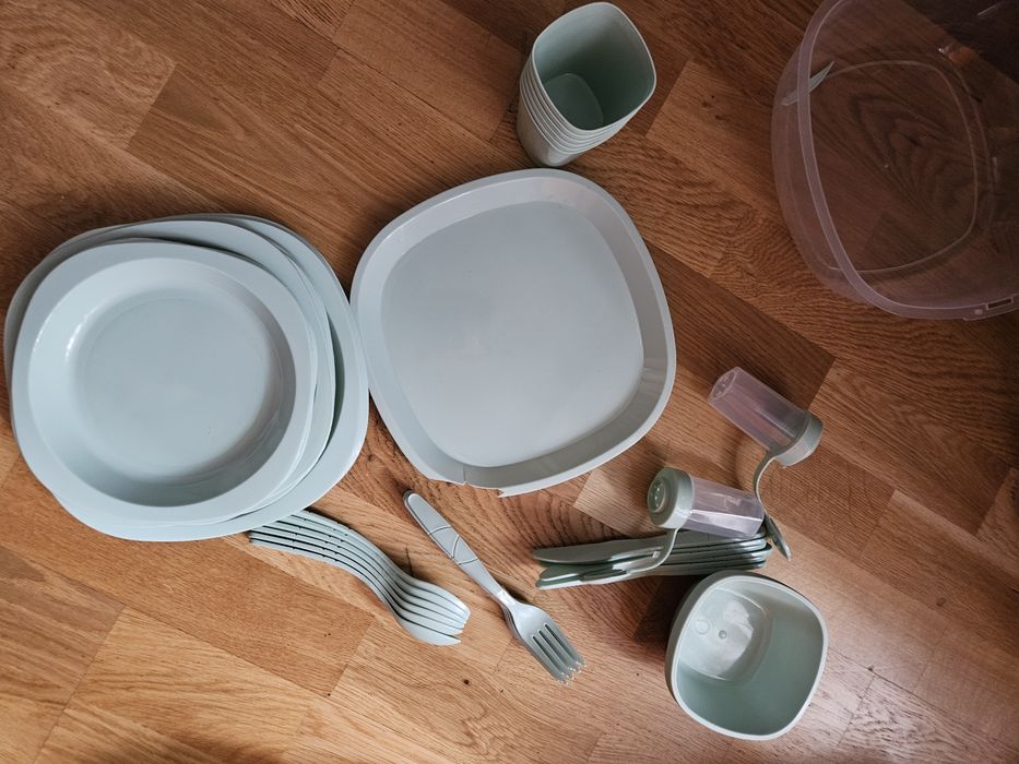 54 szt naczynia kempingowe talerze, miseczki, sztućce, zestaw obiadowy