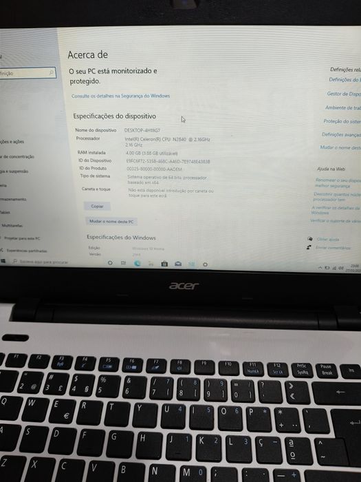 Vendo portátil Acer branco bem estimado como novo