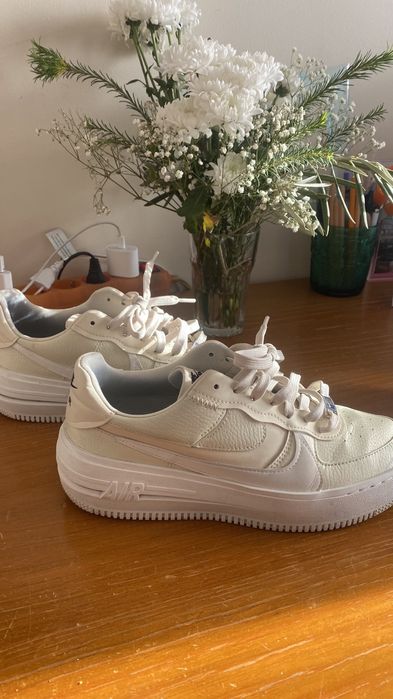 NIKE Air Force 1 Plataform Beige