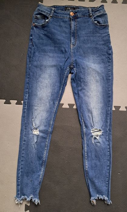 Spodnie jeansowe damskie L xl 40 42 niebieskie postrzępione nogawki