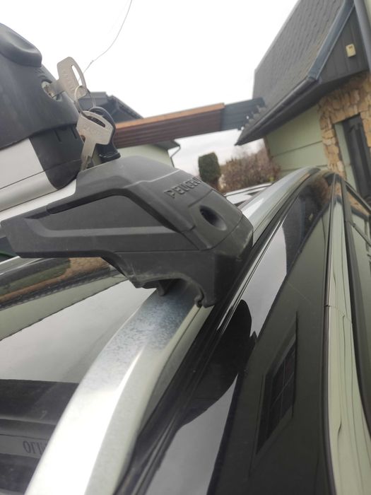 Bagażnik- uchwyt na narty do samochodu