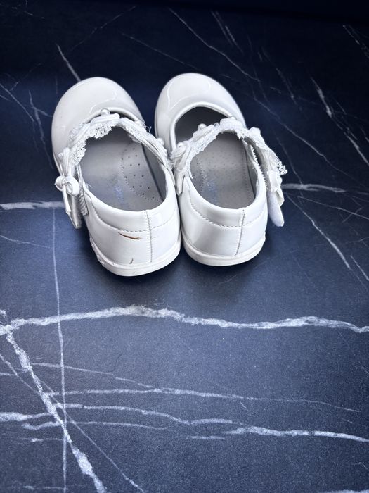 Buty w rozmoarze 25