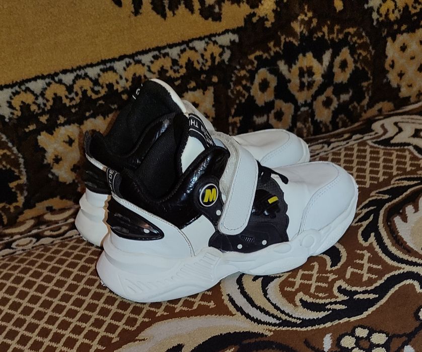 Кроссовки,  белые