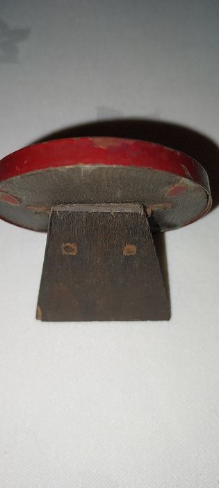 Peça Religiosa Antiga em Latão Pintado – Sagrado Coração de Jesus