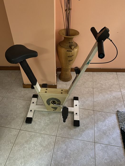 Bicicleta estatica em bom estado .