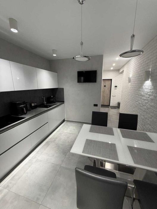 Продам 2 кімнатну квартиру в ЖК Вернісаж, Таїрова. Бонус - комора (281-171)