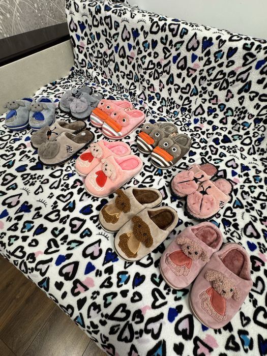 Дитячі тапочки в асортименті