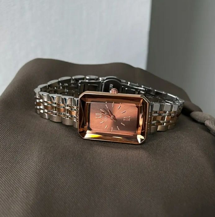 Кварцовий годинник, кавовий