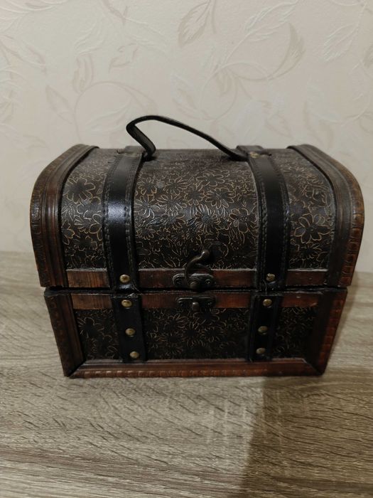 Скриня невелика під вінтаж