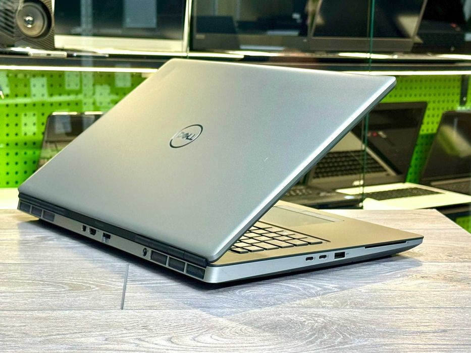 Dell Precision 7780 / Intel i9-13950Hx / 128 DDR5 / Quadro RTX 5000