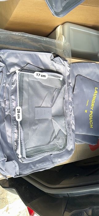 Zestaw toreb podroznych/etui/pokrowce na ubrania