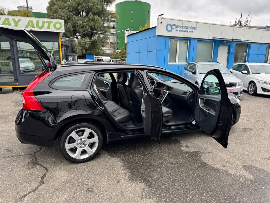 VOLVO V60 RESTYLING D4 2.0 Diesel 190 к.с. 8-ст. автомат