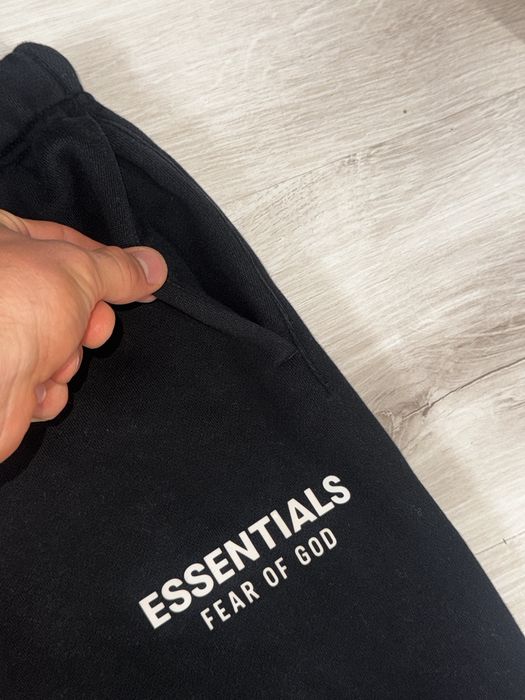 Dresy Essentials
