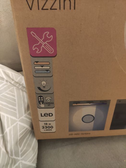 Candeeiro com comando foi posto durante um mês