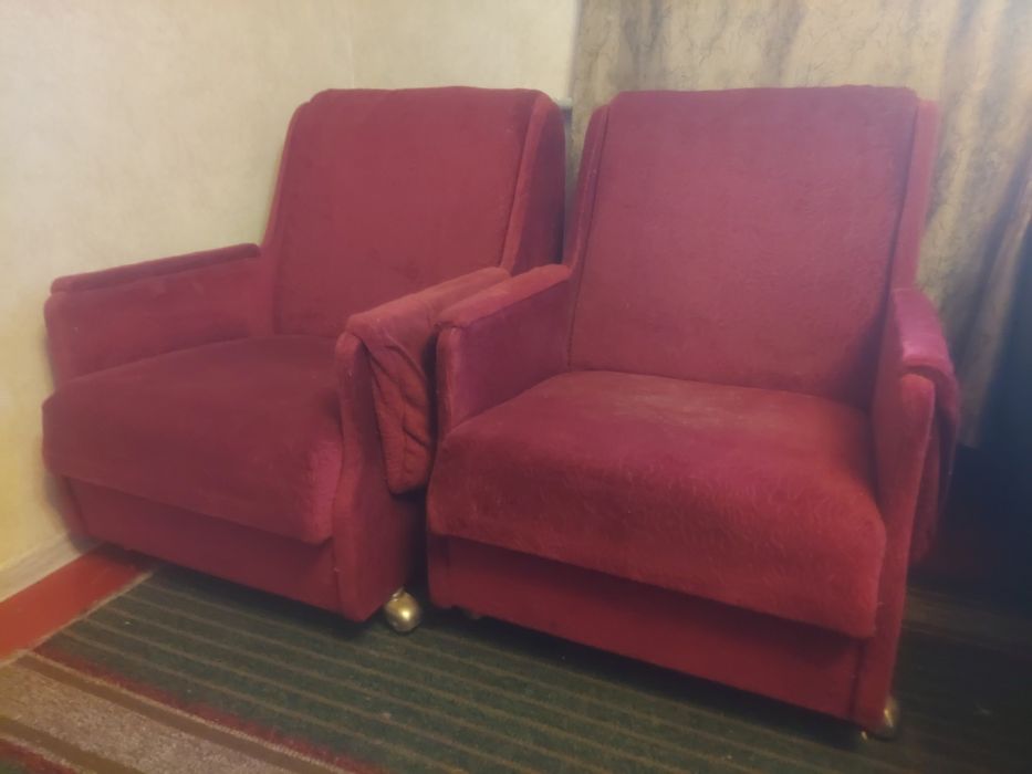 Дві Мягкі крісла