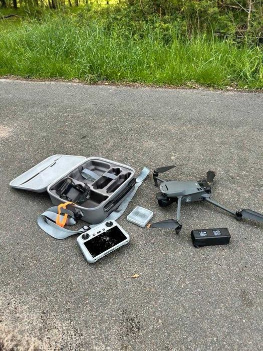 DJI Mavic 3 Pro z pilotem DJI RC - 2,5h nalotu, 21 lotów, 2 akumulatory, filtry, stan jak nowy