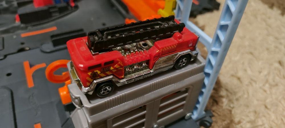 3 набіра City Hot Wheels Dragon + автомайстерня + заправочна станція