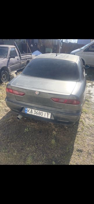 Авто Alfa romeo .