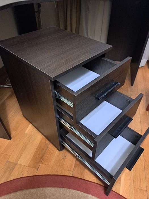 Стіл офісний кутовий з тумбою