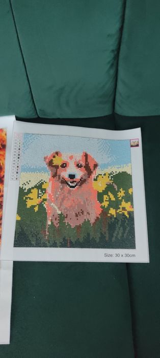 Oddam obrazki wykonane haftem diamentowym