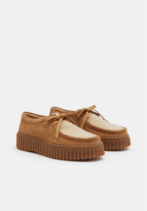 Замшеві лофери Clarks Torhill Bee Light Sand — тренд сезону!