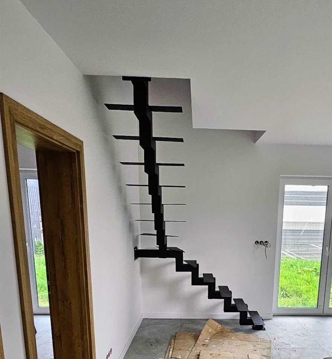 Nowoczesne spiralne schody stalowe 2,6 m – montaż, na wymiar
