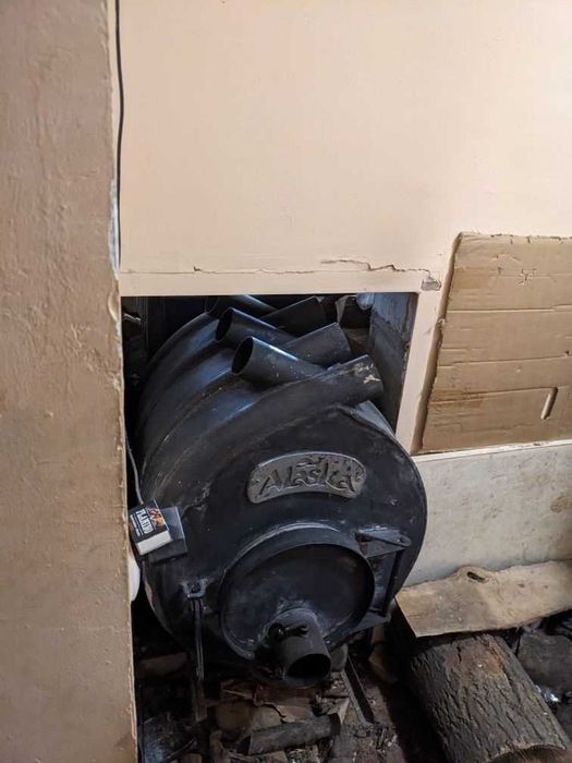 Окремий будинок біля річки