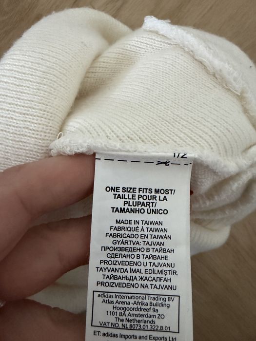 Damska czapka śmietankowa Adidas