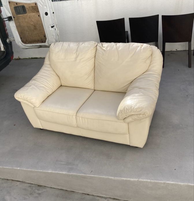 Sofá de sala em pele - 2 lugares