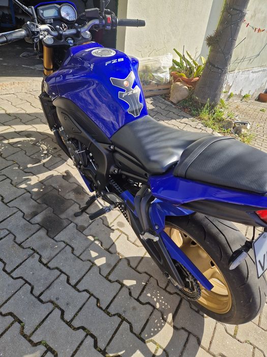 Yamaha FZ8 como nova