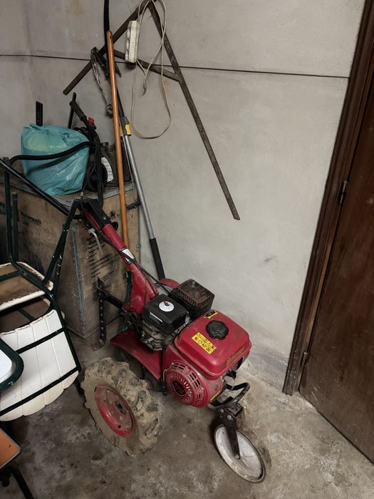 Moto enxada em otimo estado