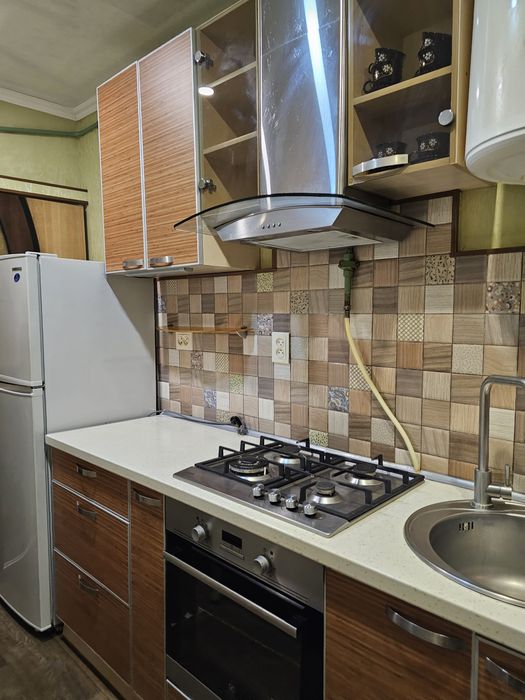 Продам 2-к.кв, с ремонтом, мебелью и техникой, старый  Центр , Рыбасов