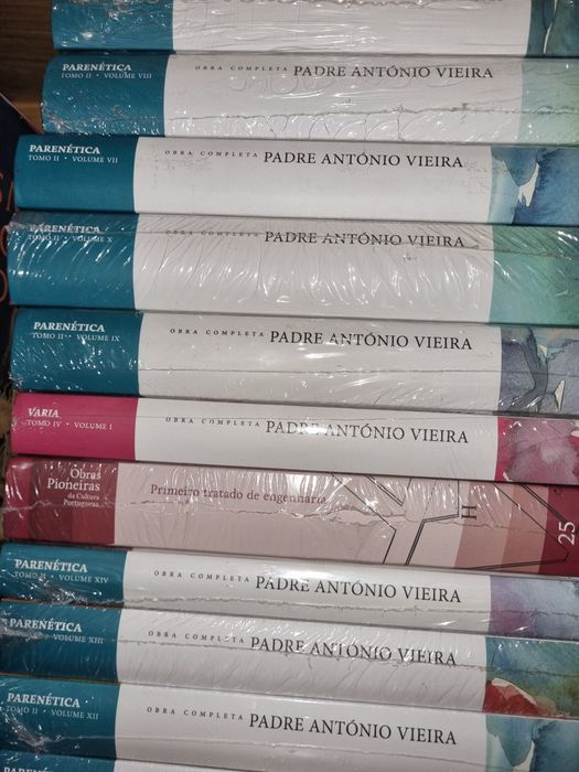 Enorme colecção  de livros de  padre António Vieira, todos os títulos.