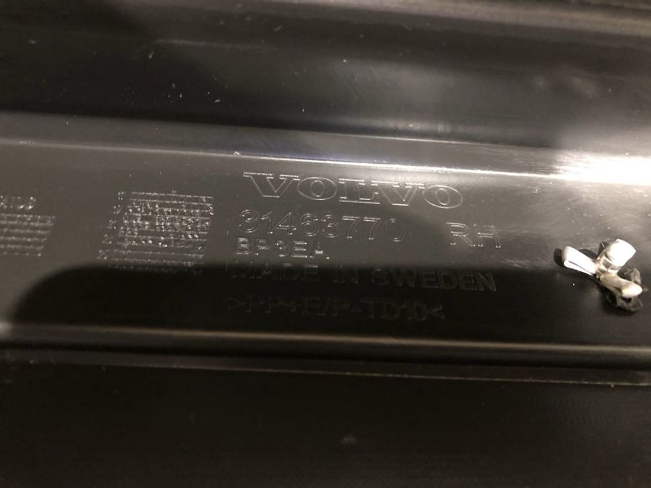 Порог правый Volvo V60 2 CC ( 2018-2024 г. ) накладка порога 31463770