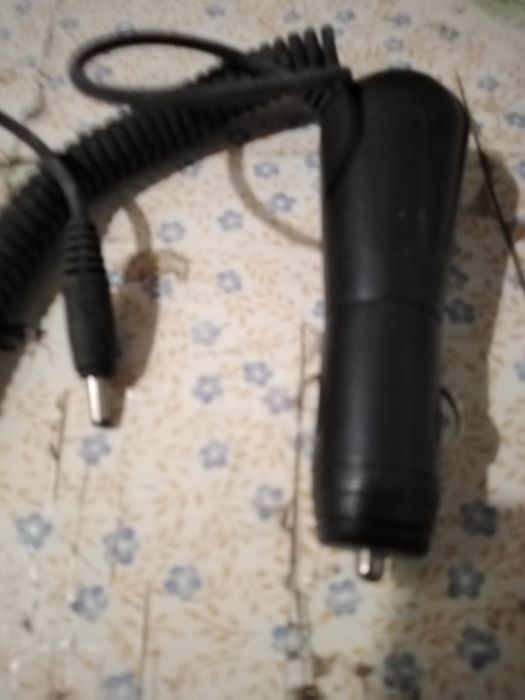 Vendo carregador para telemóvel carrega no carro bom estado