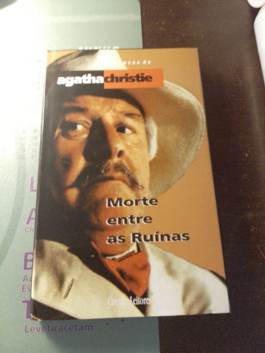 Morte entre ruínas - Agatha Christie