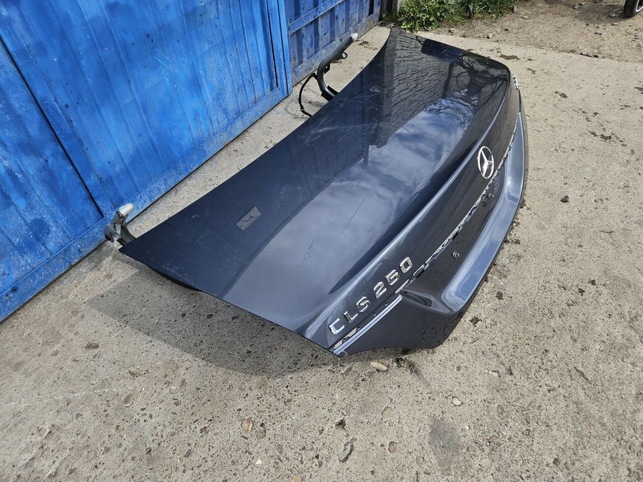 Кришка багажника Мерседес  CLS w218