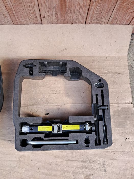 Органайзер домкрат Audi A4 A5