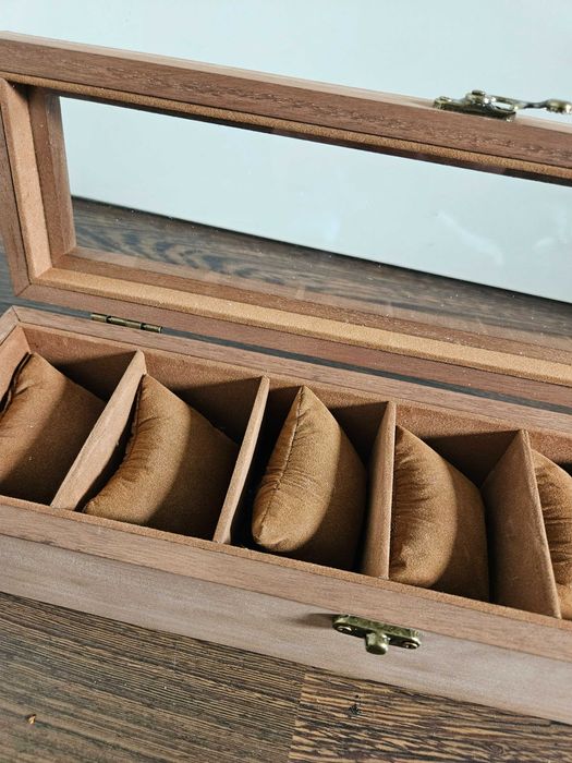 Drewniana szkatułka pudełko ekspozytor do zegarków biżuterii prezent