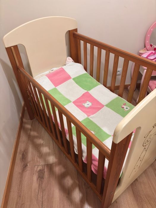 Quarto bebé  berço+ cómoda
