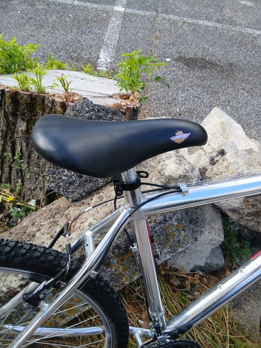 Bicicleta com componentes Shimano revista e pronta a andar