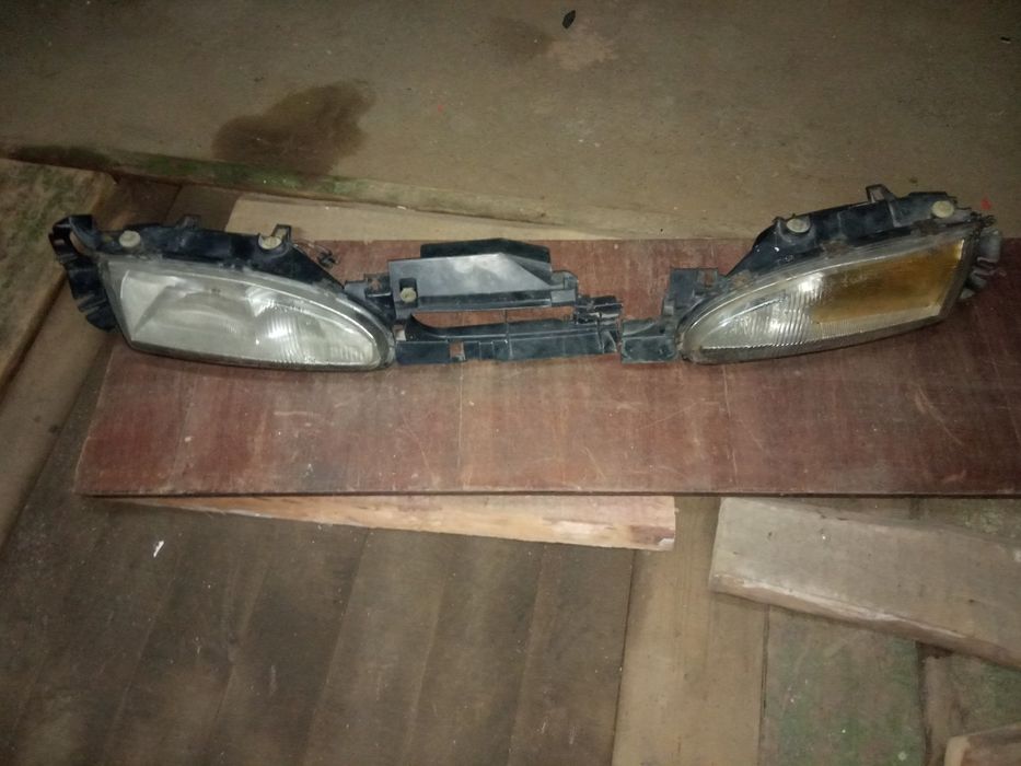 Передние фары на Ford Mondeo