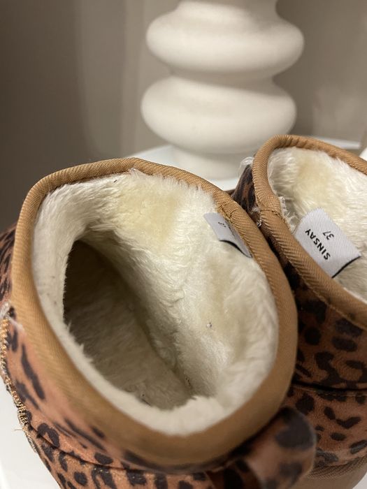 Emu pantekrowe na platformie