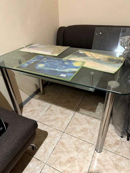 Віддам обідній скляний стіл