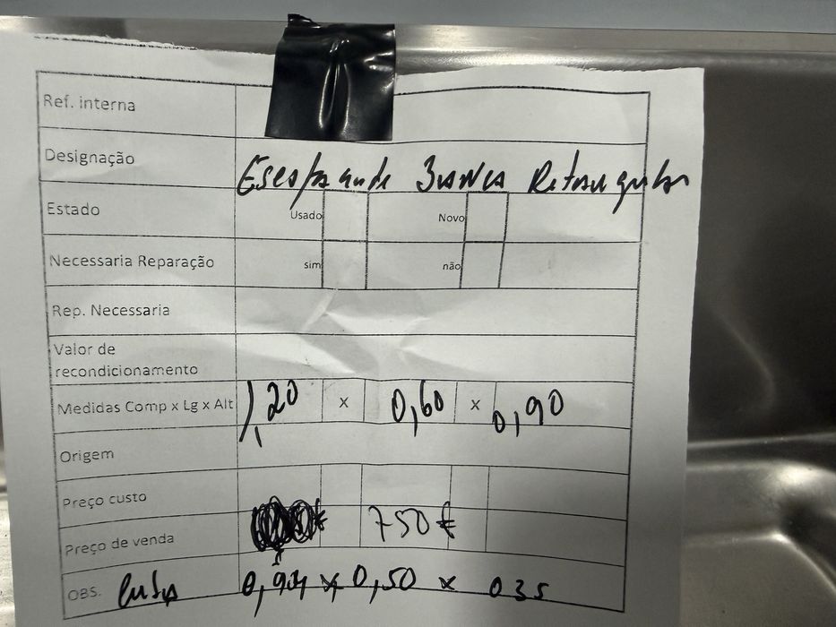 Bancada /escaparate em aço inox com pia e torneira