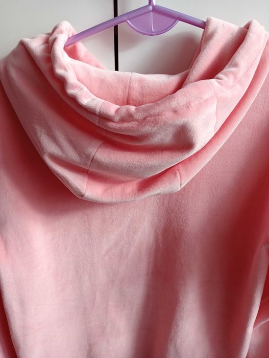 Jasnoróżowy komplet welurowy w rozmiarze "s".