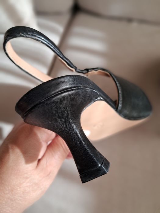Sapatos de pele cor preta