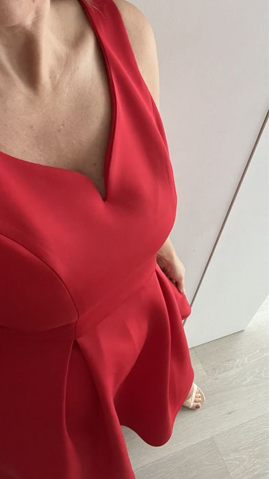 Czerwona elegancka wizytowa rozkloszowana sukienka dekolt serce