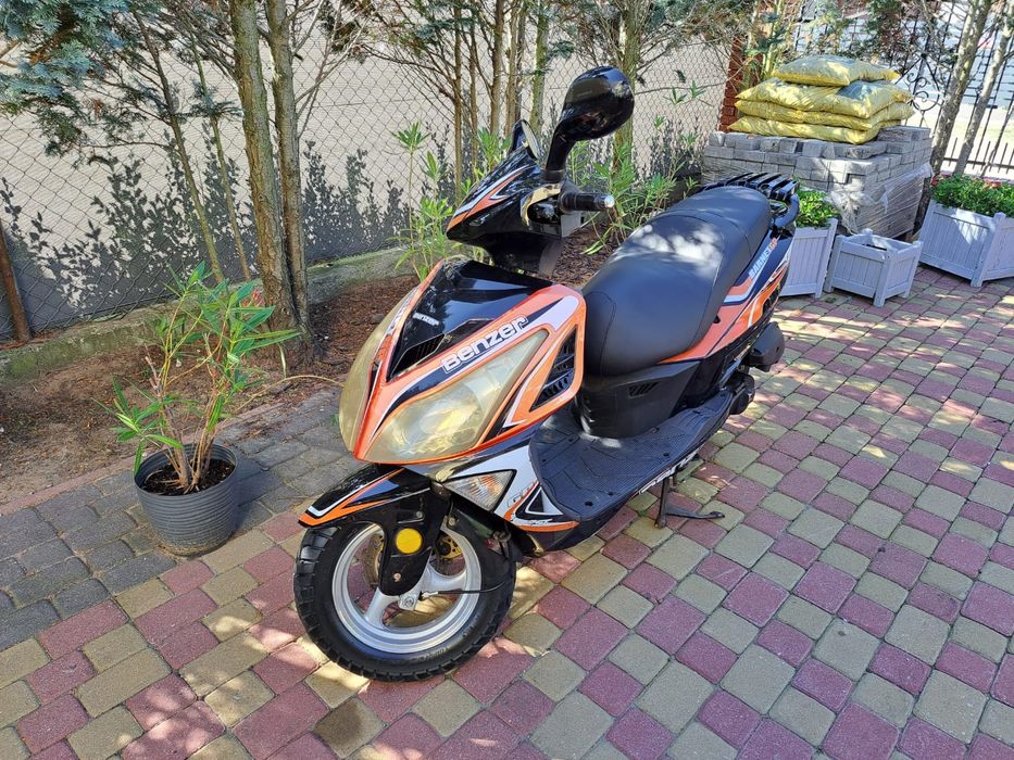 Skuter Benzer Barnet