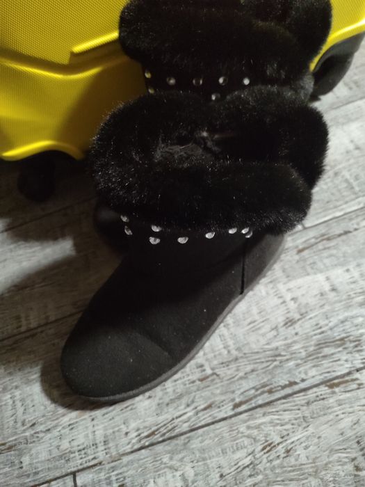 Продам угі з стризами